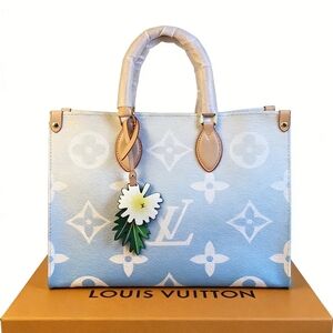 <AUTHENTIC>LV By The Pool Gradient Blue Tote
